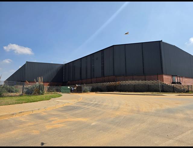 2,776M² WAREHOUSE TO LET IN GOSFORTH PARK